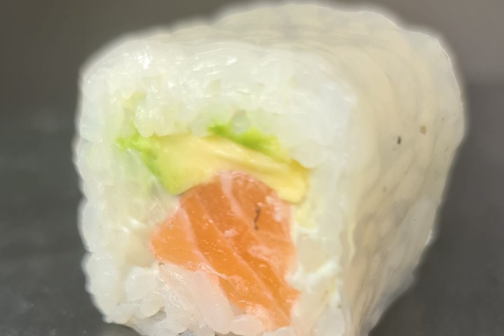 Spring Maki saumon, avocat ,cheese - Le Duo Thai & Sushi