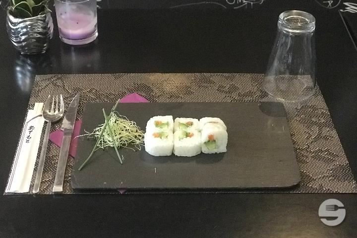 Spring Maki saumon, avocat et salade - Le Duo Thai & Sushi