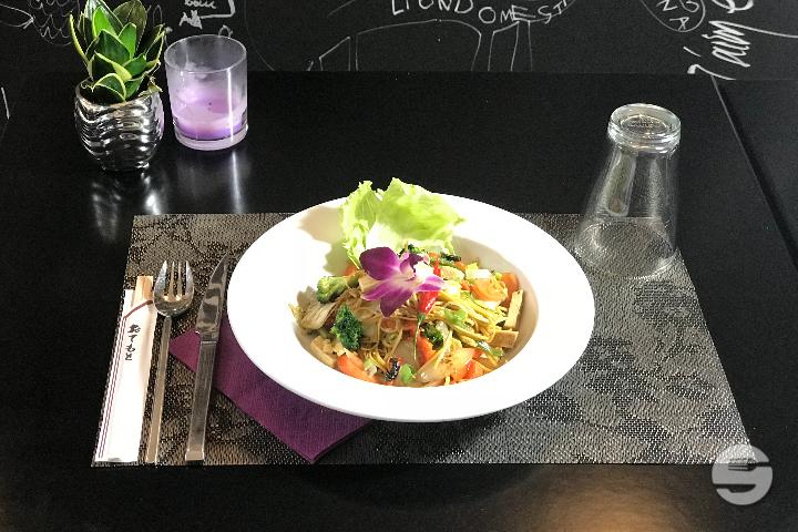 Nouilles sautées aux Légumes et Tofu - Le Duo Thai & Sushi