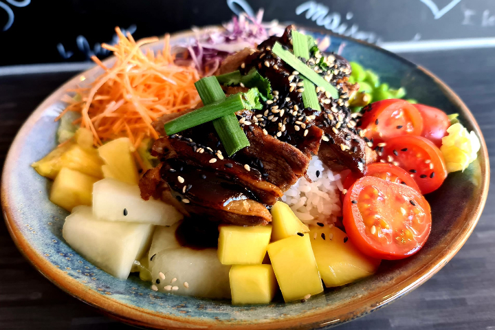 Poke Bowl Canard laqué façon Thai - Le Duo Thai & Sushi