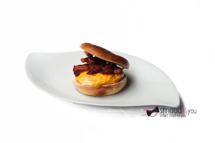 Toasted bagel with bacon, ham or sliced turkey. - Happy Days