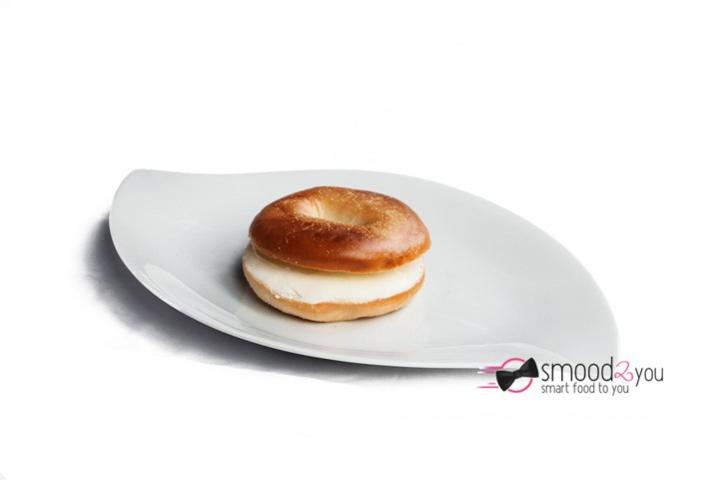 Toasted bagel with cream cheese - Happy Days