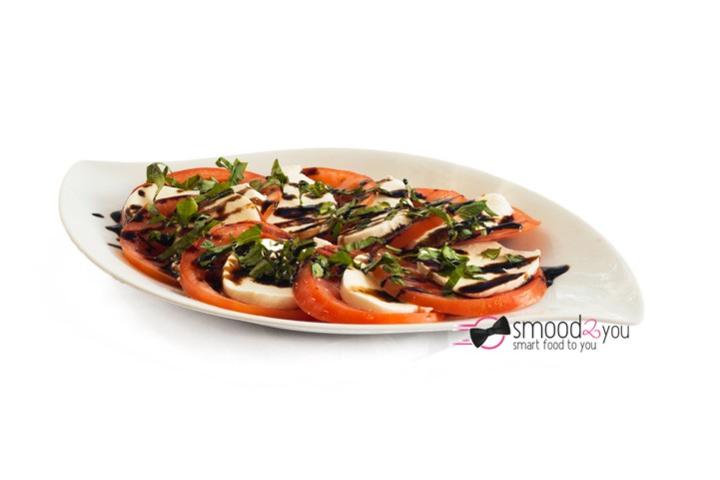 Tomato mozzarella salad - Happy Days