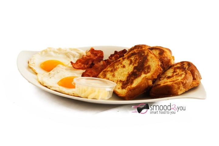 French toast with 2 eggs, bacon or ham - Happy Days
