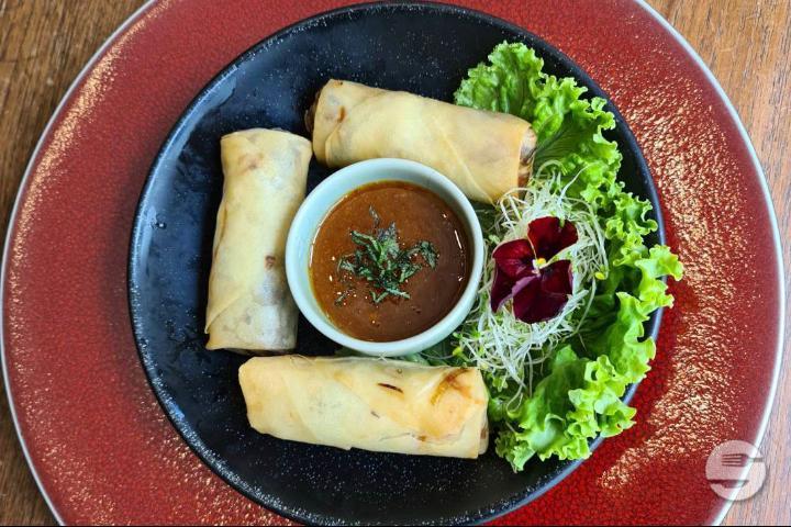 Spring Vegetable Rolls - Jeab Fine Cuisine Thaï
