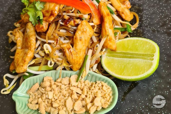 Chicken Pad Thaï - Jeab Fine Cuisine Thaï