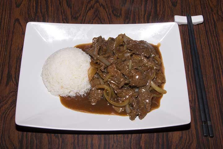 34. Fried beef with onion - Naya