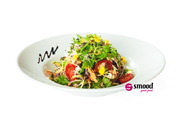 Young lettuce shoots seasonal salad - La Table du 9