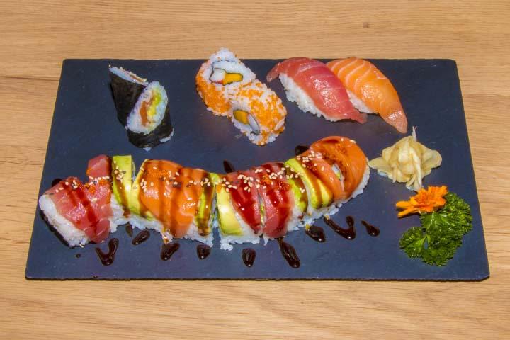 Daily Menu / Assorted Sushi ( 13 pcs ) + Miso Soup - Toriko