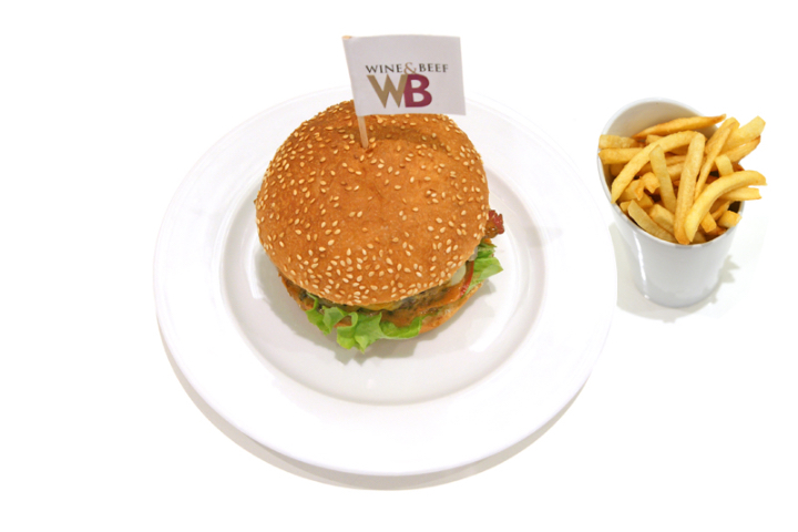 Classic Burger - Wine & Beef