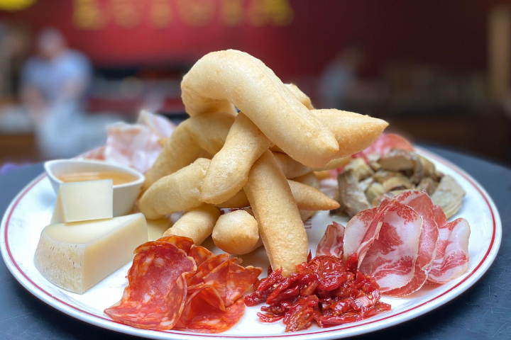 Chiacchiere con salumi - Luigia - Rive Droite