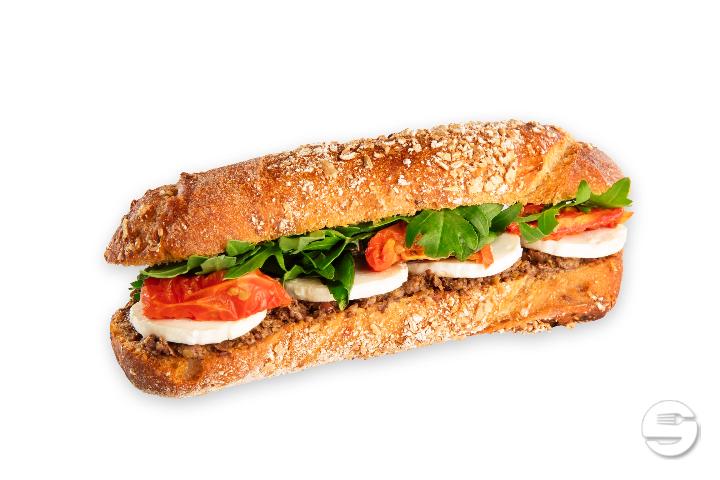 Paillasse sandwich with goat cheese, dried tomatoes and olives tapenade - Pouly