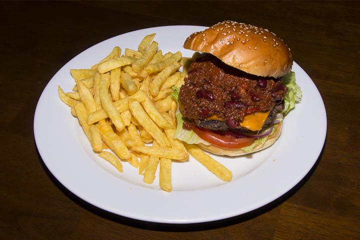 Chili cheese Burger - The Clubhouse