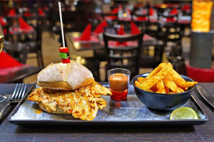 Burger El Paso - Taco's Bar