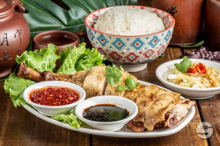 9105. Riz Nature Garni de Poulet à la Sauce Soja - Hungky