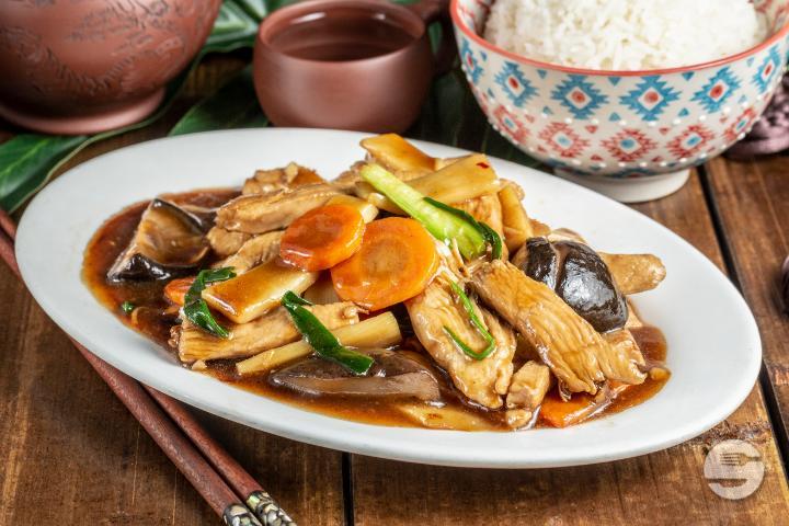 40. Chicken with Mushrooms and Bamboo Shoots - Hungky