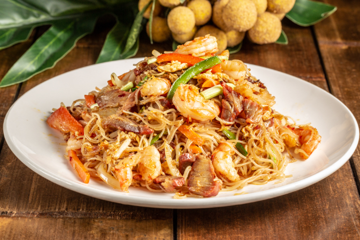 511. Vermicelles de riz Sauté Façon Singapour au Porcs, Crevettes et Légumes - Hungky