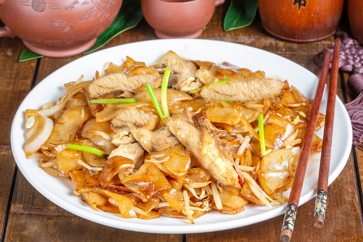 512. Pâtes de riz sautées au Poulet Façon Chinois - Hungky