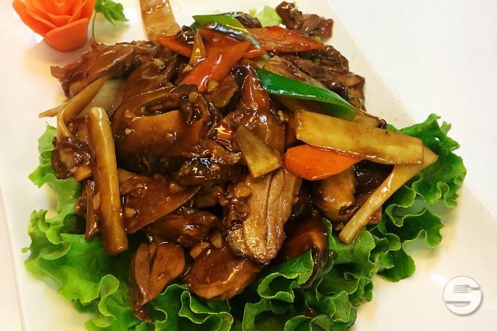 Canard Sauté aux Pousses de Bambou et Champignons Parfumés - Bambou