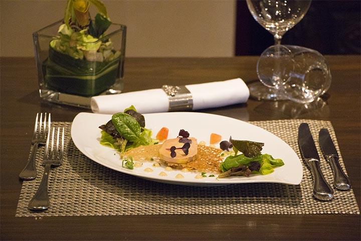 Rouelles de Foie Gras au Torchon en sandwich inversé et chutney de mangues - Restaurant La Réunion