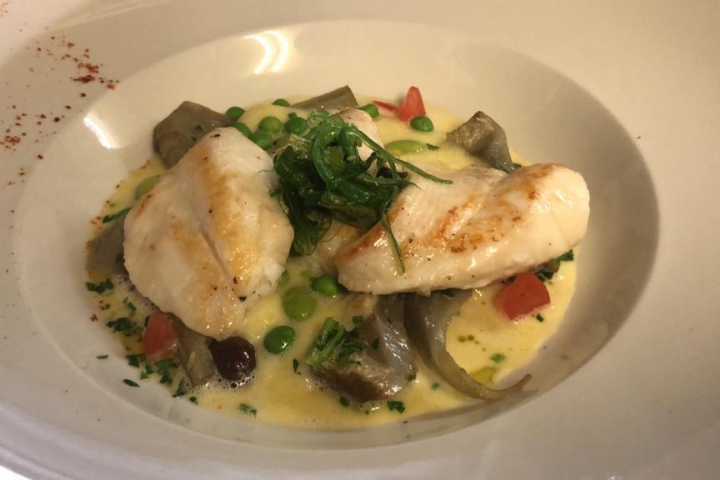 Le Saint-Pierre et artichauts en barigoule aux olives Taggiasche - Restaurant La Réunion