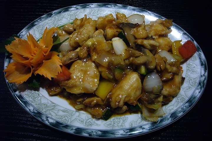 44. Sauteed chicken with peanuts - Au Délicieux