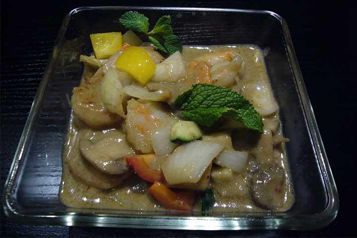 94. Sauteed shrimp with green curry - Au Délicieux