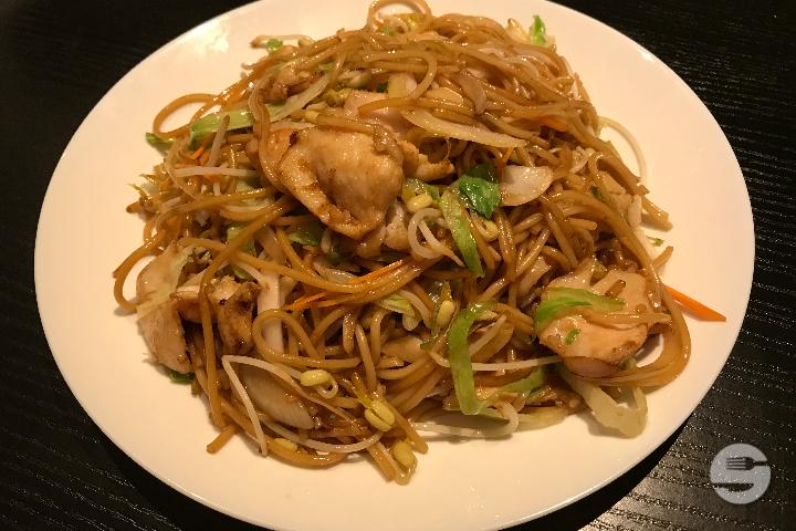 204. Sauteed noodles with chicken - Au Délicieux