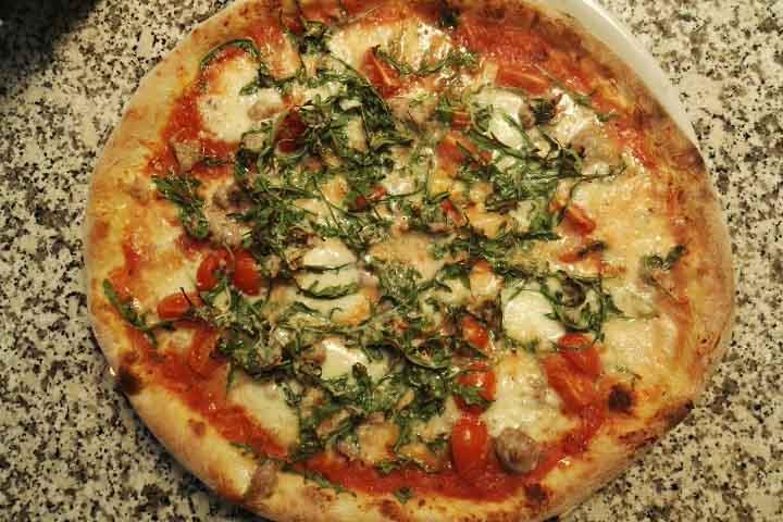 Pizza della casa - La Piccola Trattoria *