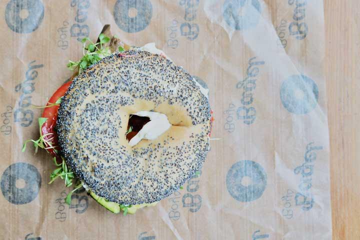 Toasted Bagel mit cream Bio-cream cheese und Bio-Gemüse - Bagelboys