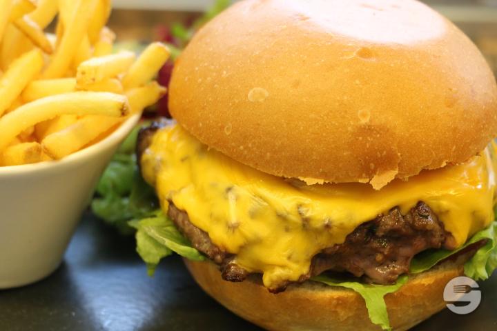 Combo Chic'en Burger (1 burger Chic'en Burger, 1 supplément offert et 1 boisson offerte) - Les Fraisiers