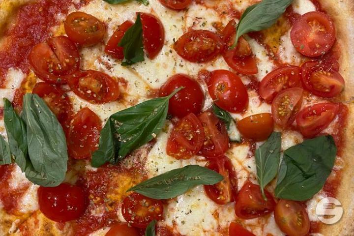 Pizza Caprese - La Conca d'Oro *