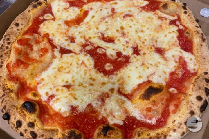 Pizza Margherita - La Conca d'Oro *