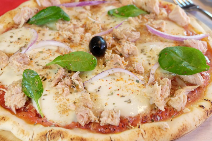 Tuna & Onion Pizza - La Conca d'Oro *