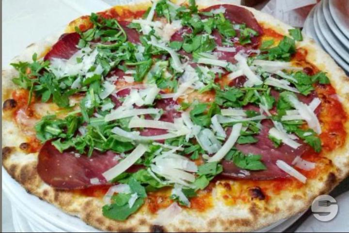 Pizza Rucola e Grana Padano - La Conca d'Oro *