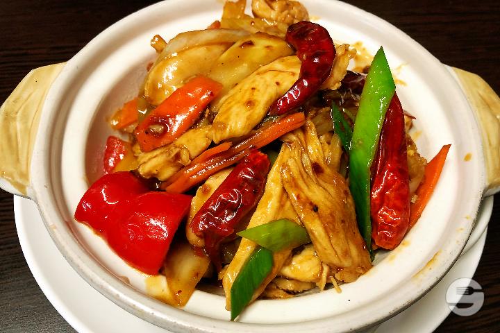 104. Chinese pot with spicy chicken - Boky