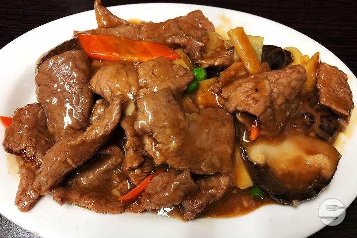 443. Beef with black mushrooms, bamboo shoots and oyster sauce - Boky