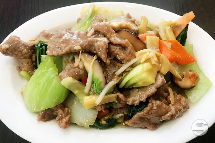 447. Sauted beef with seasonal vegetables - Boky