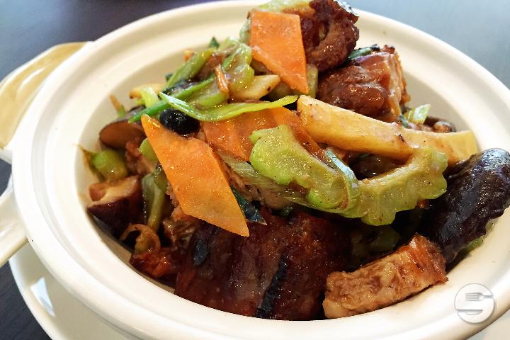 542. Pot with spare-ribs and bitter cucumber - Boky