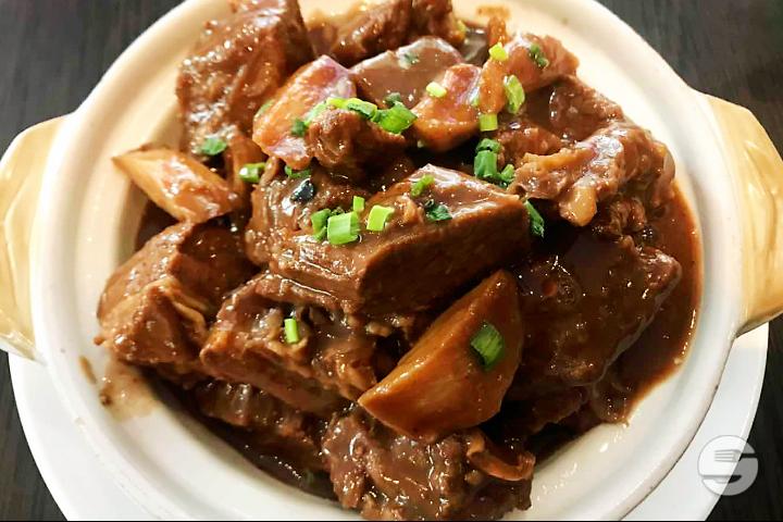548. Pot with stewed beef - Boky