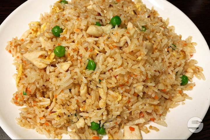 560. Fried rice with chicken and salty fish - Boky