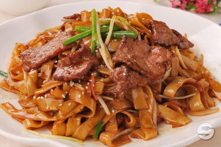 569. Fried rice pasta with beef - Boky