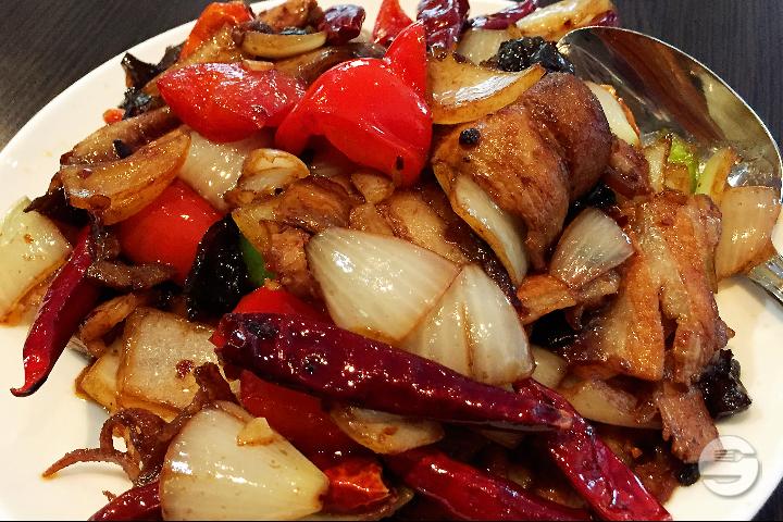 04. Sauteed pork slices with spicy sauce - Boky