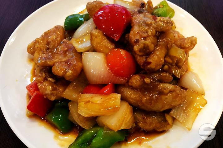 32. Frog's leg's with chili peppers - Boky