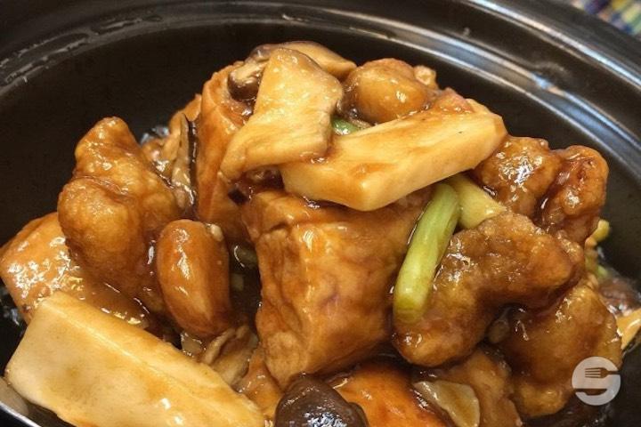 30. Fried fish with tofu, pecking pork and black mushroom - Boky
