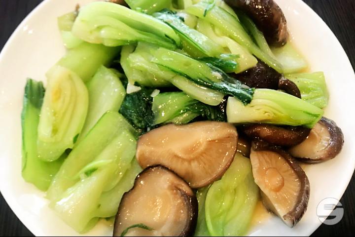 39. Fried shanghai pak-choi with black mushrooms - Boky
