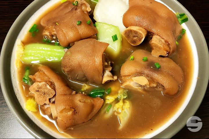 508. Noodle soup with pork feet - Boky