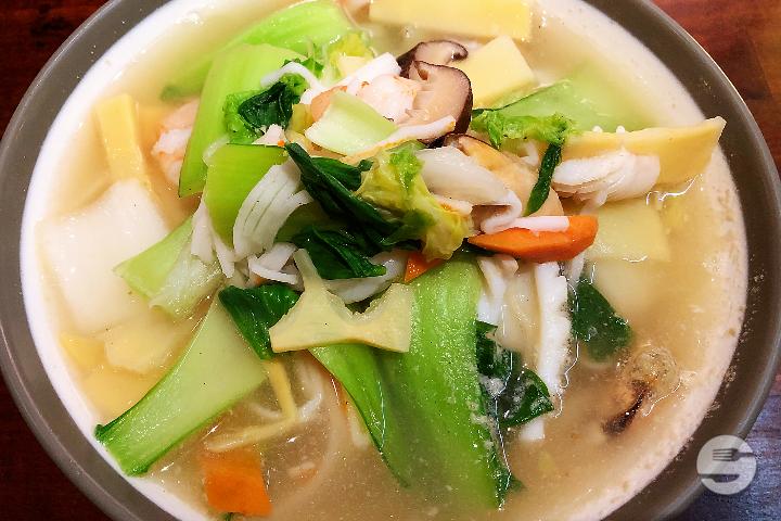510. Noodle soup with seafood - Boky