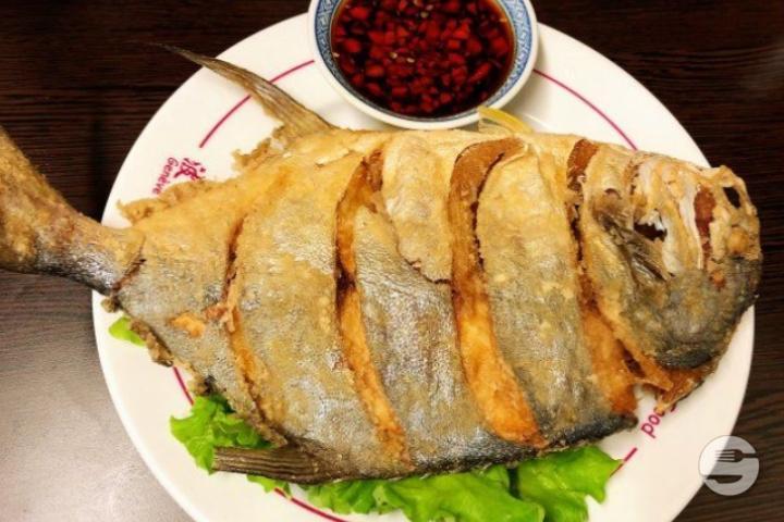 115. Deep fired pomfret fish - Boky