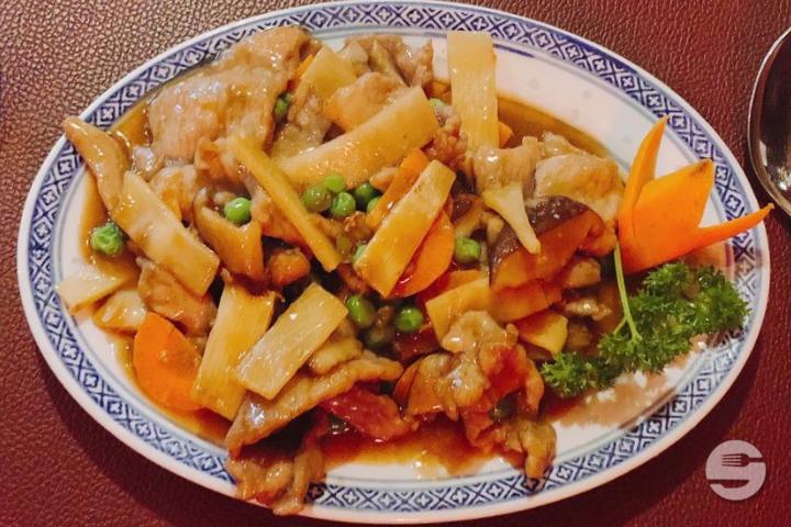 404. Porc aux Pousses de Bambou et champignons parfumés - Fu Yiu